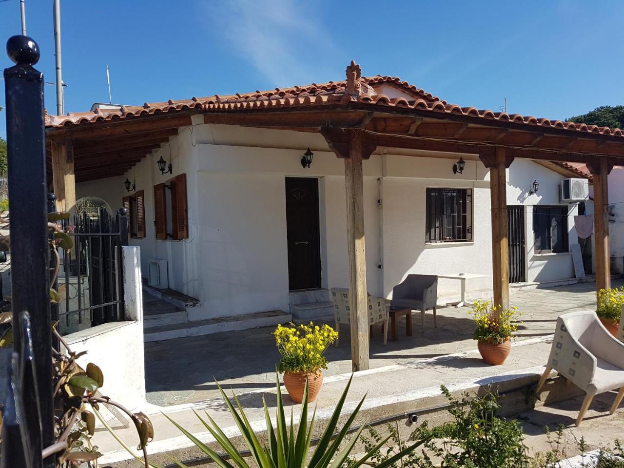G-George Apartments By The Sea And Airport Liadha Exterior foto
